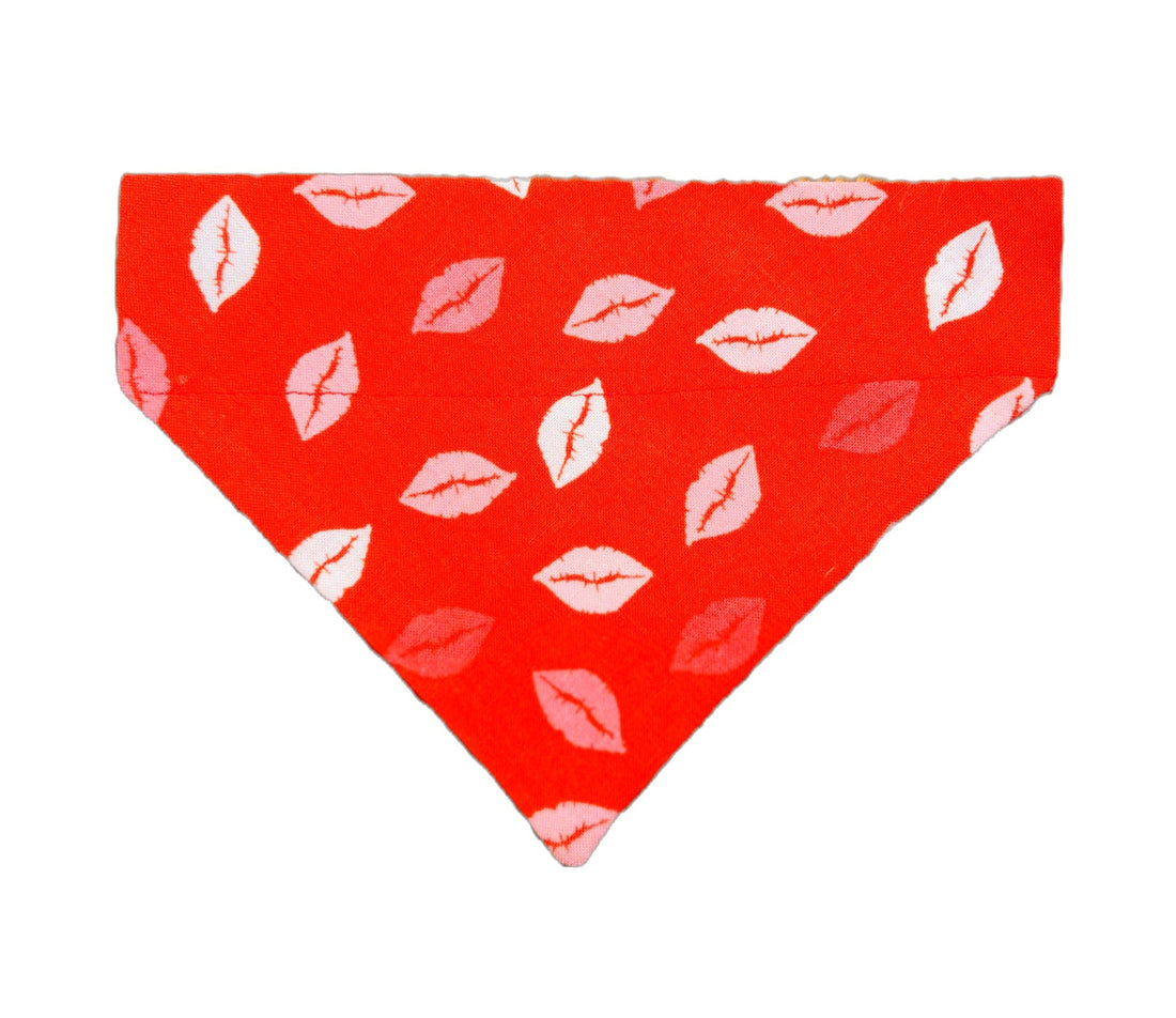 Lips Pet Bandana - Mutty Mornings